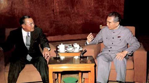 38年前今天中日建交:日首相低头向周恩来敬酒(组图)