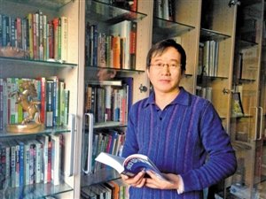 "第二书房"创始人李岩在他家里的书房.