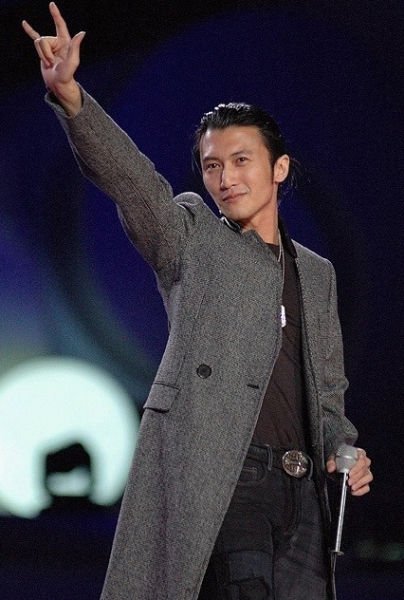 Quintus与Lucas嬉戏 哥哥手势颇有霆锋范儿