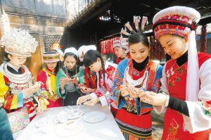 中国民族艺术精品引领游客狂欢