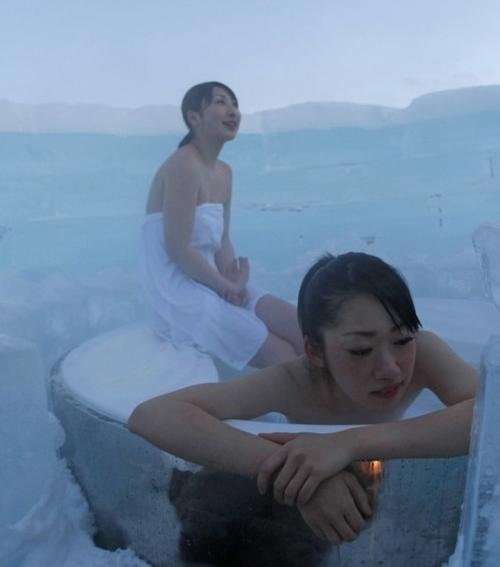 日美女北海道冰雪中沐浴(组图)