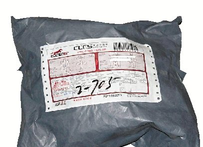 匿名包裹里躺着一坨便便 快递让收件人差点晕过去
