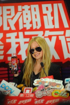 艾薇儿代言统一冰红茶 尽情演绎年轻无极限