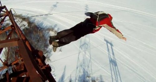 男子百米高处跳伞出意外 坠落雪地幸运生还(图)