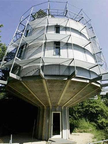 世界十大最奇特住宅 旋转体房屋如入盗梦空间