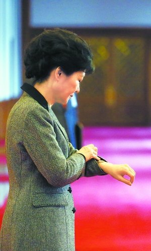 韩媒怕朴槿惠生活"孤单寂寞"令其独断专行