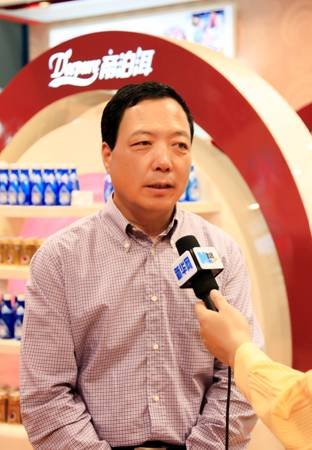 天士力集团总裁闫希军接受新华网记者采访 新华网陈杰摄