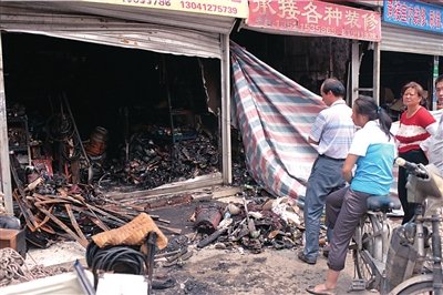 市场起火烧毁商铺