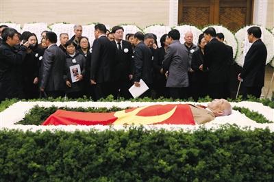  八宝山 百米长队 送别杜润生 _财经_腾讯网