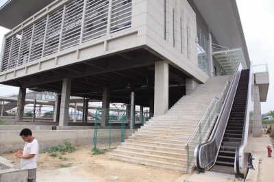 南京:高铁站被曝建成就废