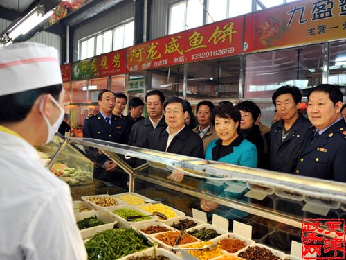 黄兴国:让老百姓吃得放心用得安心