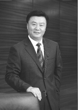 杨东:不畏浮云遮望眼