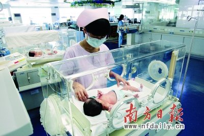 新出生人口_北京新出生人口数量与入学年份-房价疯狂的最后这几年会怎么演变