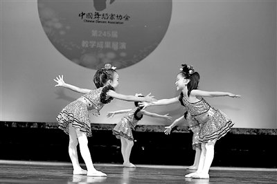 中国舞蹈家协会在深举办教学成果展演