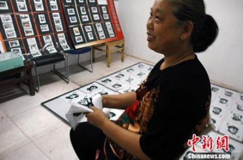 老夫妻创概念扑克 54<em>张毛</em>主席绣像[组图]_财经