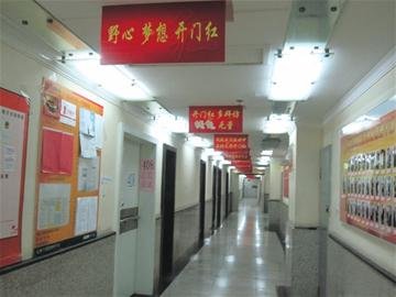 保险公司吹嘘月薪30万 洗脑培训蒙晕硕士海归