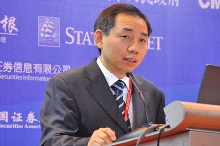 图文:华夏基金管理公司执行副总经理滕天鸣