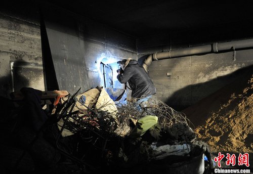 德国盗窃团伙挖地道洗劫银行金库