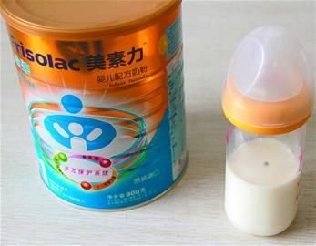 美素力奶粉吃出甲虫 客服称证明是荷兰虫子才赔偿
