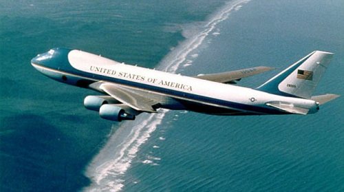 奥巴马邀卡梅伦乘“空军一号” 展示美英关系(图)_财经_腾讯网