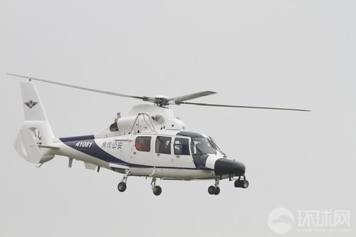 高清:焦作公安AC312直升机进行空中救援展示