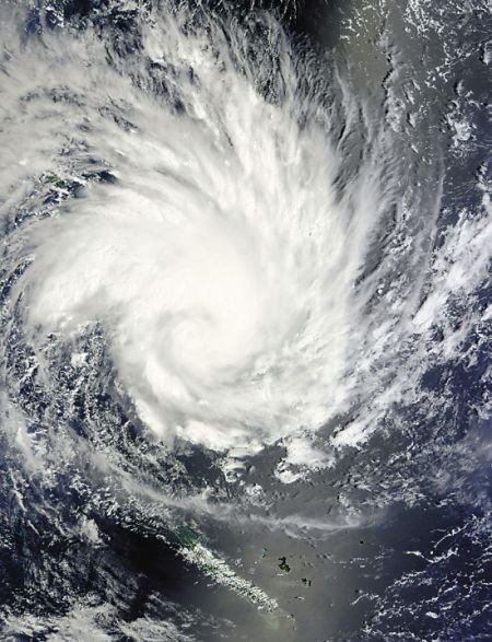 飓风袭击澳大利亚东北部 最大风速达每小时29