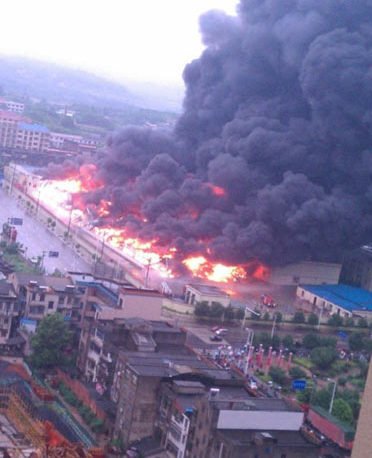 记者采访长沙旺旺食品厂大火被殴