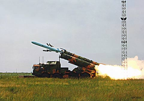 外媒称中国新型反舰导弹射程近300千米.(资料图)