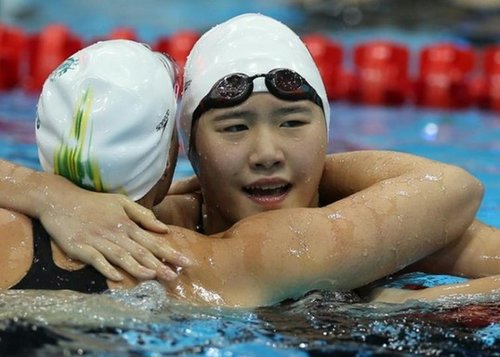 叶诗文破纪录夺女子200米混合泳冠军(组图)