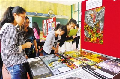 深圳国际交流学院举办学生画展