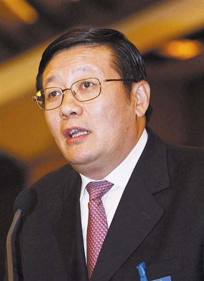 新一届财经新班底亮相：两博士两硕士