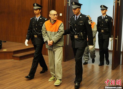 北京大兴摔童案二审开庭 上诉人韩磊被带入法