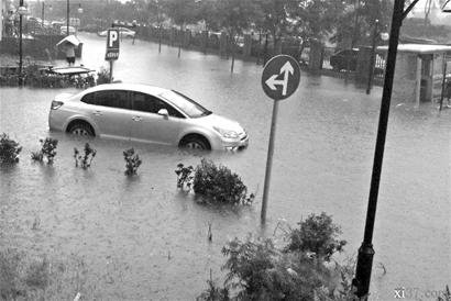 北京旗胜家园防水工程难扛暴雨 限价房成海景房