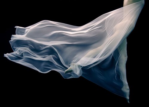 美不胜收的水下美女摄影