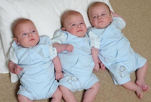 英国一对夫妇自然受孕 喜获同卵三胞胎(组图)_财经_腾讯网