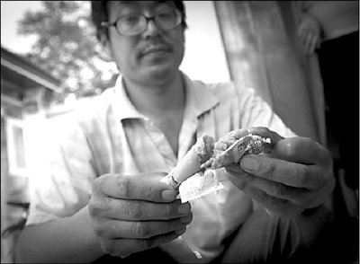 消费者吃双汇香肠后上吐下泻 双汇承认变质