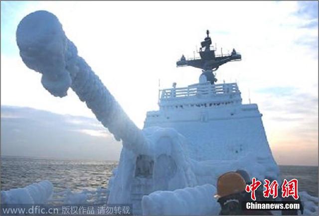 韩国军舰冬季访俄 主炮冻成“冰棍”_财经_腾讯网