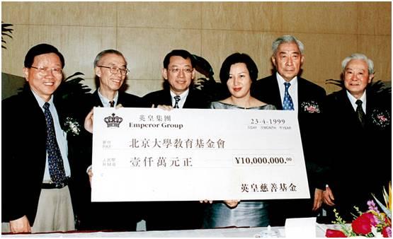 他曾欠下3.2亿发誓不坐奔驰 如今坐最贵的劳斯莱斯 