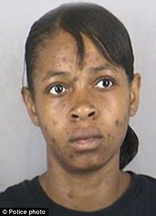 10岁女孩尿裤被母亲关进衣柜 被发现时不足30