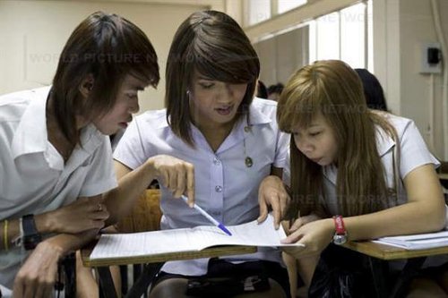 泰国人妖的正常校园生活(组图)