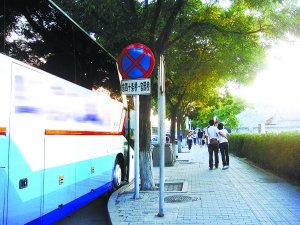 北京:停车收费乱象丛生 3人冒充车管员诈骗被
