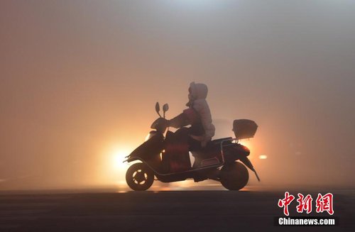 京津冀长三角雾霾持续 重污染区连成片