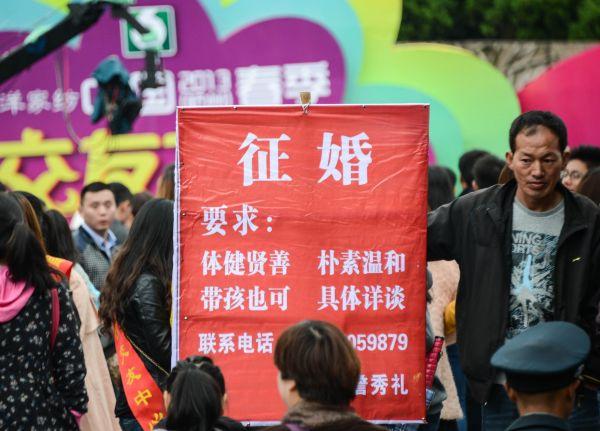 资料图片:杭州举行万人相亲大会 新华社记者 徐昱 摄