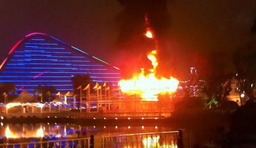 欢乐谷摇摆伞突然起火停运 原因正在调查中