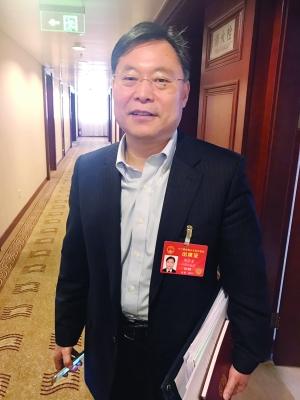 人大代表：房产税应从夫妻名下第三四套房开征