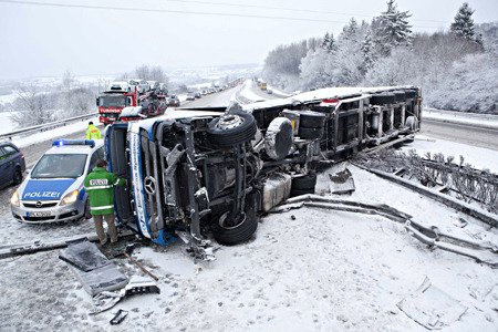 机场交通事故 44779243.jpg