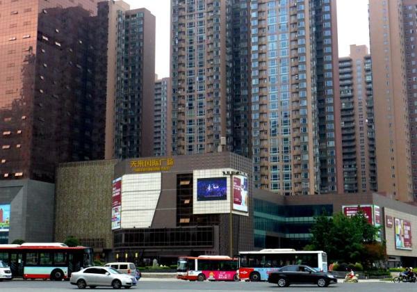 国土官员沦为掮客:拎地产商几十斤钞票送区委书记