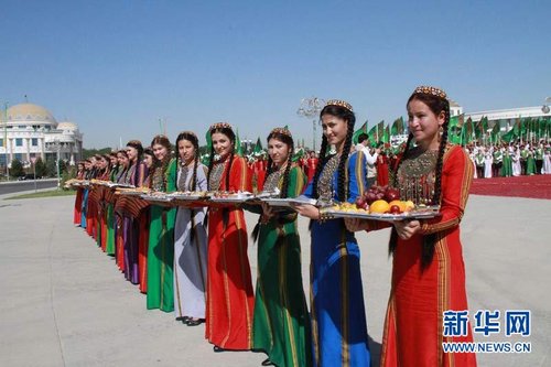 本网记者实拍土库曼斯坦美女 外国公民想娶交税(组图)