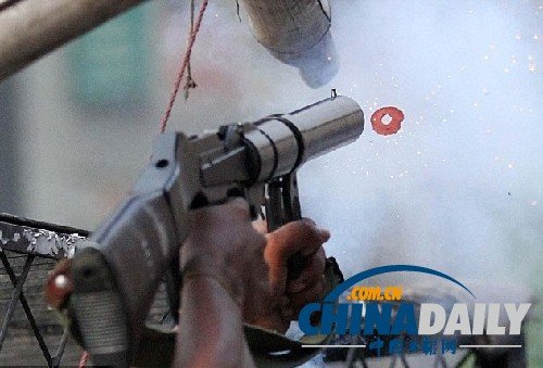 孟加拉宗教组织示威引冲突 倒塌大楼遇难超60