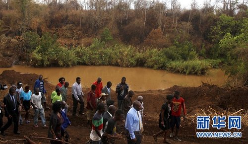 津巴布韦打击非法采金 收紧河道砂金矿开采